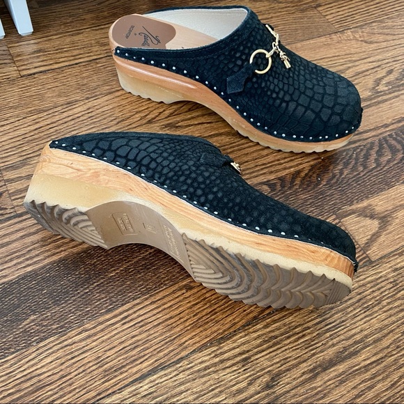 Needles Clogs - Picture 2 of 5